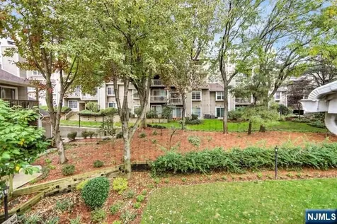 549 Windsor Drive Palisades Park NJ 07650