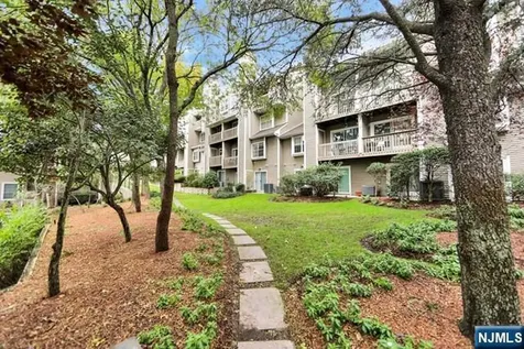 549 Windsor Drive Palisades Park NJ 07650
