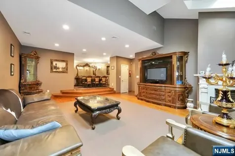 549 Windsor Drive Palisades Park NJ 07650