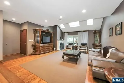 549 Windsor Drive Palisades Park NJ 07650