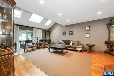 549 Windsor Drive Palisades Park NJ 07650