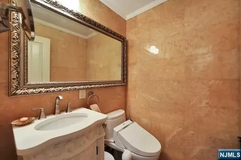 549 Windsor Drive Palisades Park NJ 07650