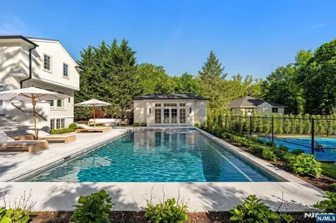 306 Hutchinson Road Englewood NJ 07631