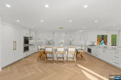 306 Hutchinson Road Englewood NJ 07631