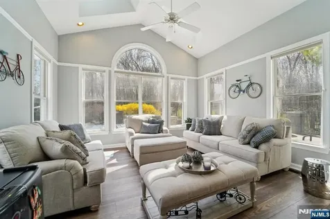 2 Harvest Lane Washington Township NJ 07853
