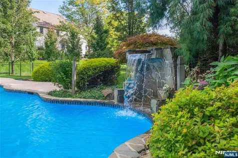 2 Harvest Lane Washington Township NJ 07853