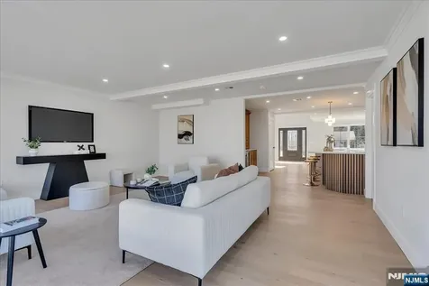 6 Clinton Place Woodcliff Lake NJ 07677