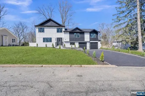 6 Clinton Place Woodcliff Lake NJ 07677