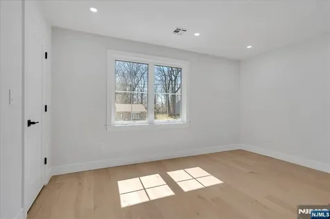6 Clinton Place Woodcliff Lake NJ 07677