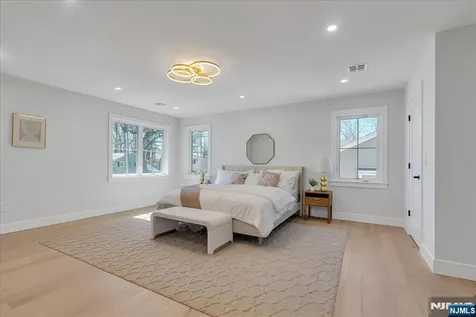 6 Clinton Place Woodcliff Lake NJ 07677