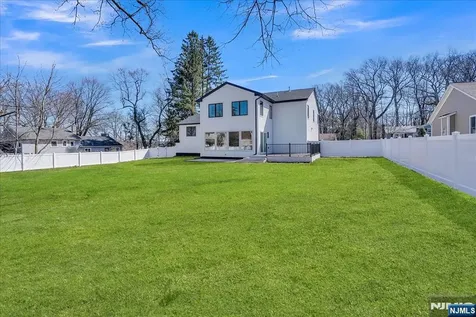 6 Clinton Place Woodcliff Lake NJ 07677