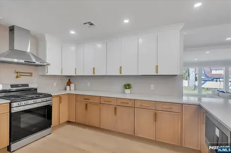 6 Clinton Place Woodcliff Lake NJ 07677