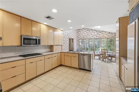 7 Douglas Terrace Woodcliff Lake NJ 07677