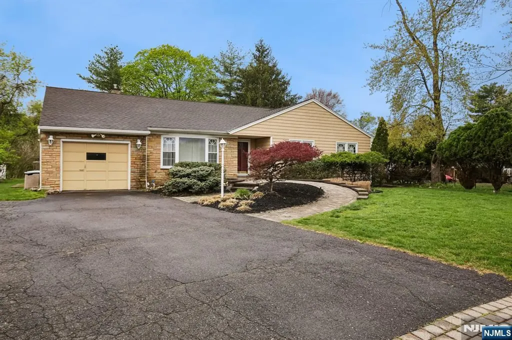 312 Lenox Avenue Pompton Lakes NJ 07442