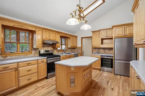 312 Lenox Avenue Pompton Lakes NJ 07442