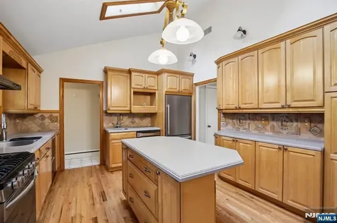 312 Lenox Avenue Pompton Lakes NJ 07442