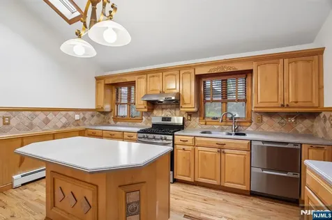 312 Lenox Avenue Pompton Lakes NJ 07442