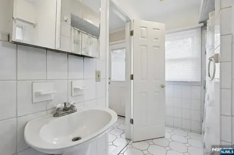 312 Lenox Avenue Pompton Lakes NJ 07442