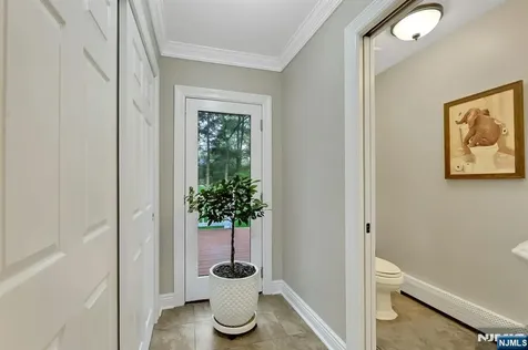 81 Chestnut Street Allendale NJ 07401
