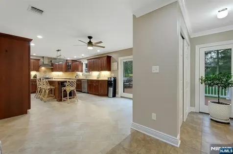 81 Chestnut Street Allendale NJ 07401