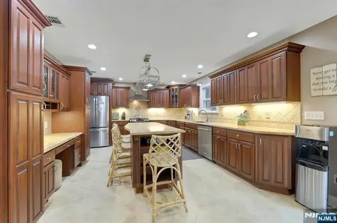 81 Chestnut Street Allendale NJ 07401