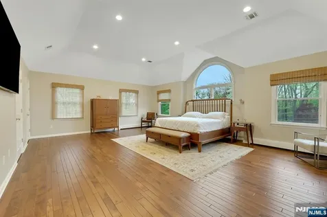 81 Chestnut Street Allendale NJ 07401