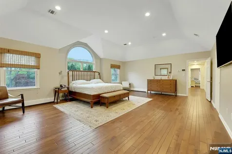 81 Chestnut Street Allendale NJ 07401