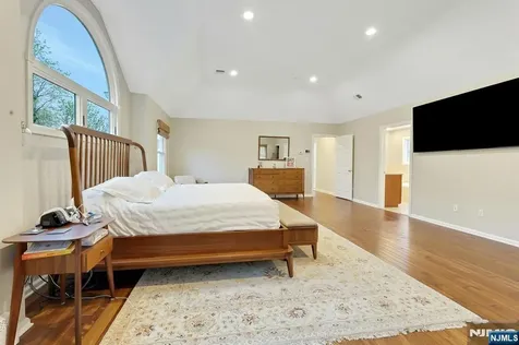 81 Chestnut Street Allendale NJ 07401