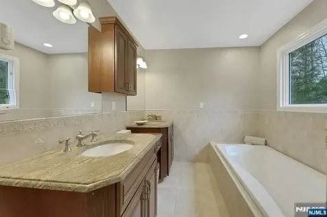 81 Chestnut Street Allendale NJ 07401