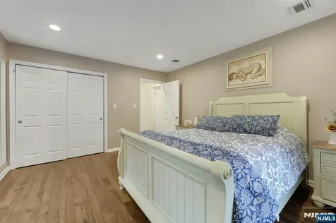 81 Chestnut Street Allendale NJ 07401