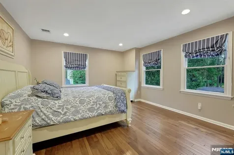 81 Chestnut Street Allendale NJ 07401