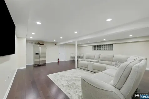 81 Chestnut Street Allendale NJ 07401