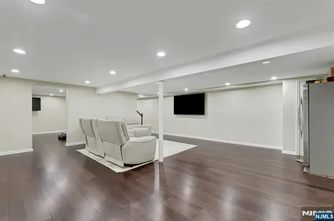 81 Chestnut Street Allendale NJ 07401