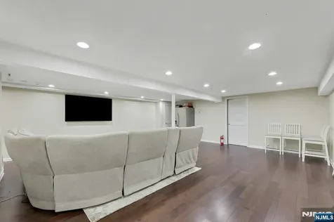81 Chestnut Street Allendale NJ 07401