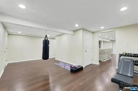 81 Chestnut Street Allendale NJ 07401