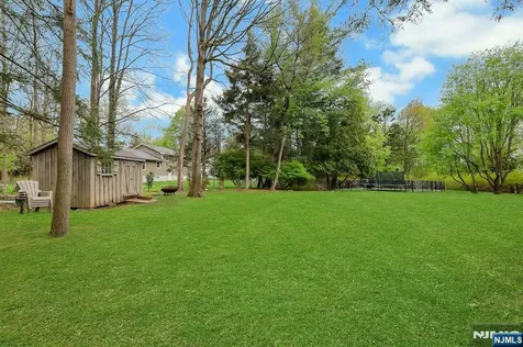 81 Chestnut Street Allendale NJ 07401