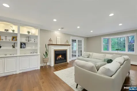 81 Chestnut Street Allendale NJ 07401
