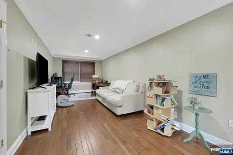 81 Chestnut Street Allendale NJ 07401
