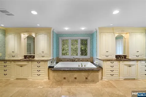 309 Waterview Drive Franklin Lakes NJ 07417
