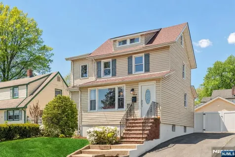 1154 Stasia Street Teaneck NJ 07666