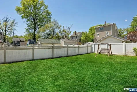 1154 Stasia Street Teaneck NJ 07666