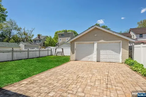 1154 Stasia Street Teaneck NJ 07666