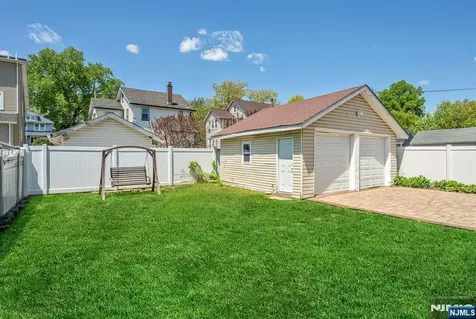 1154 Stasia Street Teaneck NJ 07666