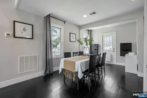 1154 Stasia Street Teaneck NJ 07666