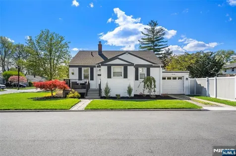 51 New Jersey Avenue Bergenfield NJ 07621
