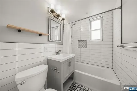51 New Jersey Avenue Bergenfield NJ 07621
