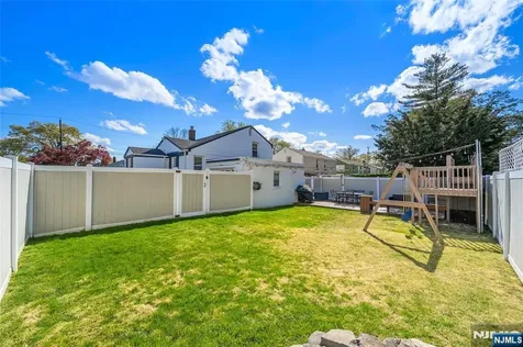 51 New Jersey Avenue Bergenfield NJ 07621