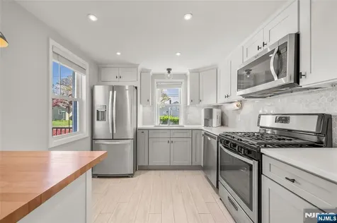 51 New Jersey Avenue Bergenfield NJ 07621