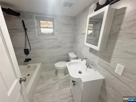 13 Roosevelt Avenue Lodi NJ 07644
