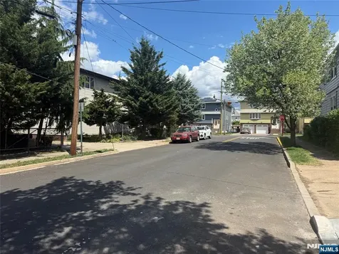13 Roosevelt Avenue Lodi NJ 07644